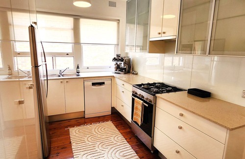 Darling Point Apartment | Elegantly Appointed Apartment with Harbour Views