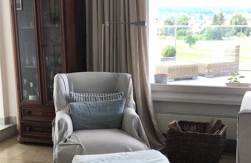 Freienbach Apartment | Elegantly furnished lake property near Zürich