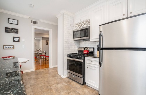 South Central Houston House | Elegantly Renovated Historic Colonial Home Texas Medical Center/Museum District