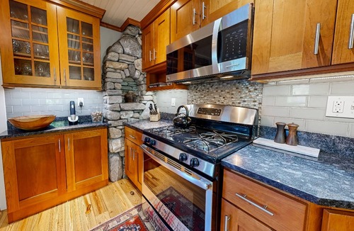 Ludlow House | Elegantly Rustic Getaway w/Yard, Fire Pit, Dock, Kayaks - Close to Skiing