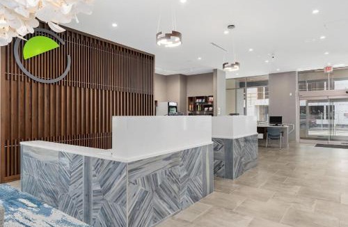 Coliseum Central Hotel | Element Hampton Peninsula Town Center