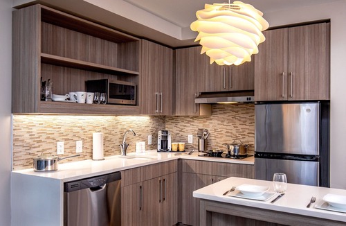 Coliseum Central Hotel | Element Hampton Peninsula Town Center