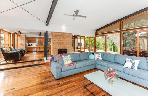 Moama House | Elements - Echuca Holiday Homes