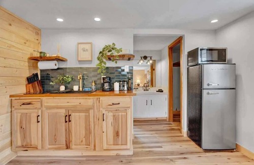 Canadensis Cabin | Elements Modern Cottage | Firepits | Pickleball