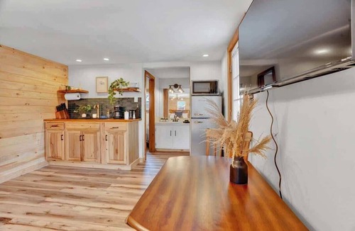 Canadensis Cabin | Elements Modern Cottage | Firepits | Pickleball