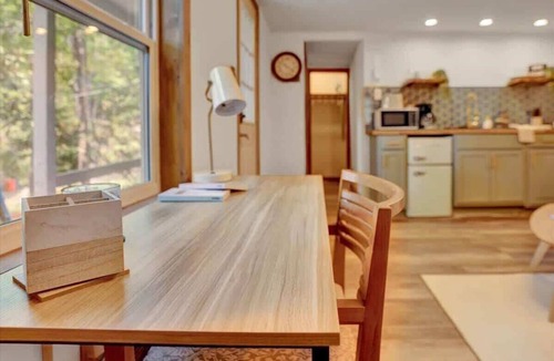 Canadensis Cabin | Elements Pocono Cabin | Firepit -Desk & Pickleball