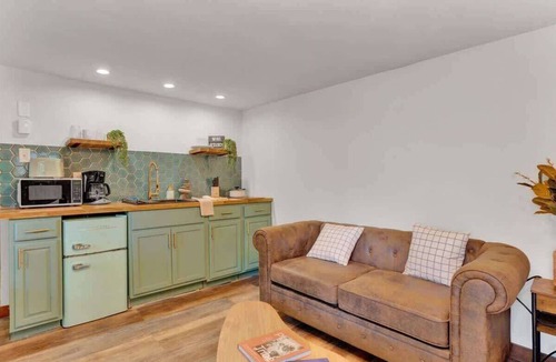 Canadensis Cabin | Elements Pocono Cabin | Firepit -Desk & Pickleball