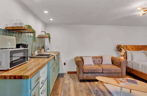 Canadensis Cabin | Elements Pocono Cabin | Firepit -Desk & Pickleball