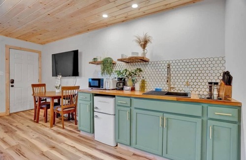 Canadensis House | Elements Pocono Modern | Firepits | Pet Friendly