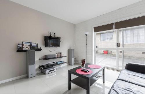 Keilor Park Apartment | Elena’s Cottage