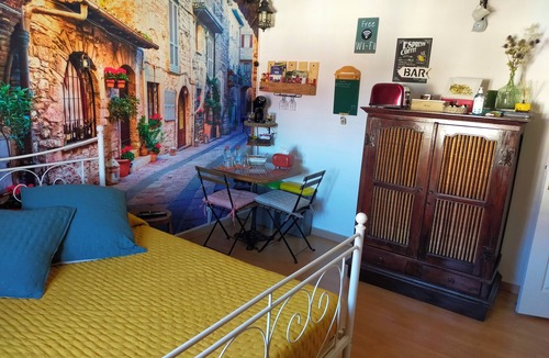 Cholet Bed & Breakfast | Elena's homestay