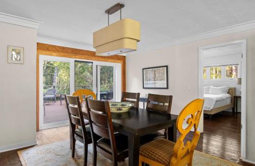 East Meredith House | Elenas by the Mill