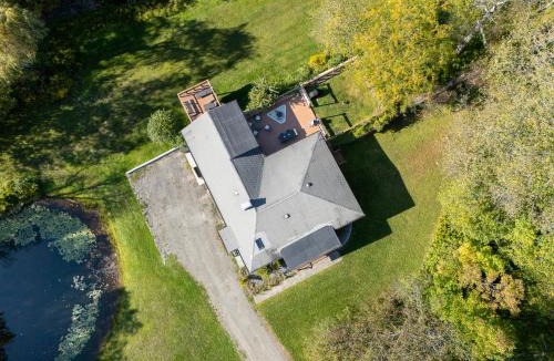 East Meredith House | Elenas by the Mill