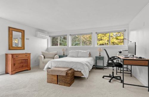 East Meredith House | Elenas by the Mill