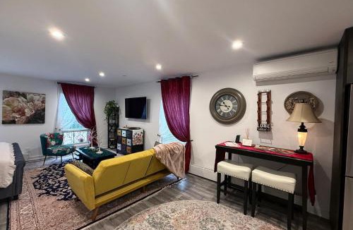 Astoria Heights Apartment | Eleni’s Charming Studio