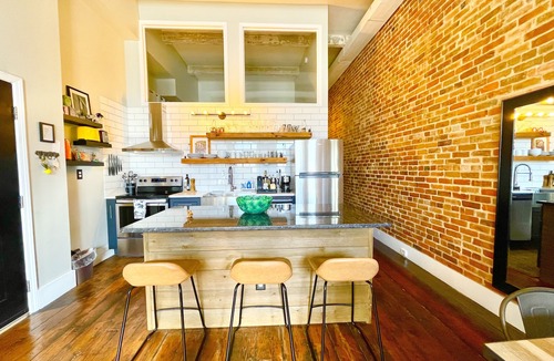 Wilmington Historic District Condo | Elephant on Market Wilmington 2 King BR + Parking