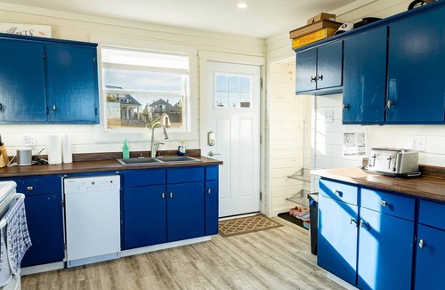Darnley House | Eleuthera North Cottage – Peaceful Water Views & Walk to Iconic Thunder Cove