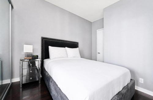 Toronto Entertainment District Apartment | Elevate Stay Queen Duo Suite - Prime Location