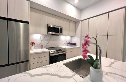 Innisfil Condo | Elevate Your Escape | All-Season Luxury at Friday Harbour