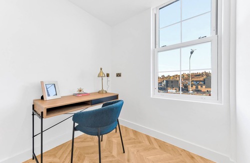 Rye Apartment | Elevate your Stay: Chic 1-Bed Flat with Kitchen