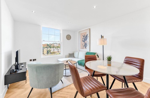 Rye Apartment | Elevate your Stay: Chic 1-Bed Flat with Kitchen