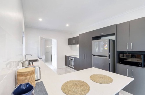 Mooroobool House | Elevated Entertainer - Modern, Spacious & Stylish