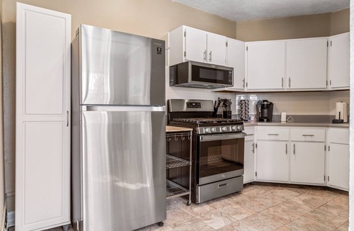 St. Louis Apartment | Elevated Escape: 1BR 2nd Floor Apartment
