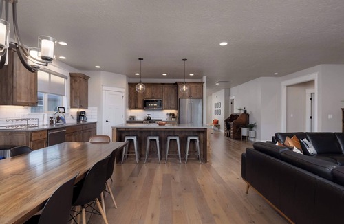 Redmond House | Elevated Escape | Modern 5BDR Retreat