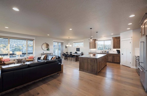 Redmond House | Elevated Escape | Modern 5BDR Retreat