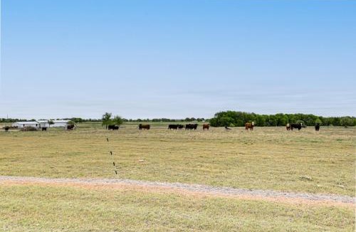 Milam County House | Elevated Farmhouse Getaway in Thorndale