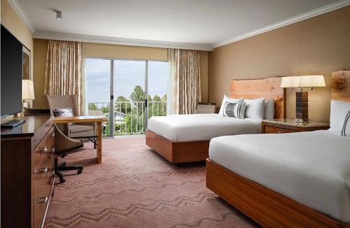 Flagstaff Hotel | Elevated Flagstaff Experience: Luxurious Accommodations & Forest Tranquility