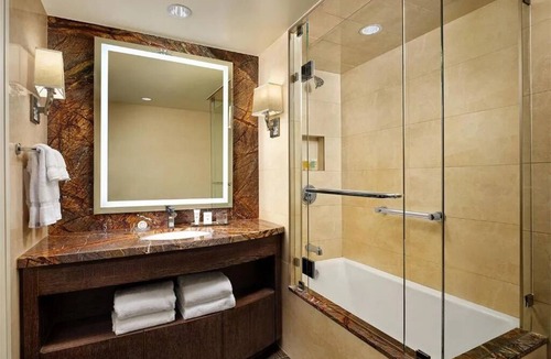 Flagstaff Hotel | Elevated Flagstaff Experience: Luxurious Accommodations & Forest Tranquility