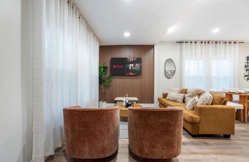 Oak Park House | Elevated Gem - Sleeps 12 - 20 mins to Downtown Chicago