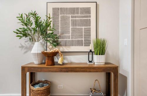 Oak Park House | Elevated Gem - Sleeps 12 - 20 mins to Downtown Chicago