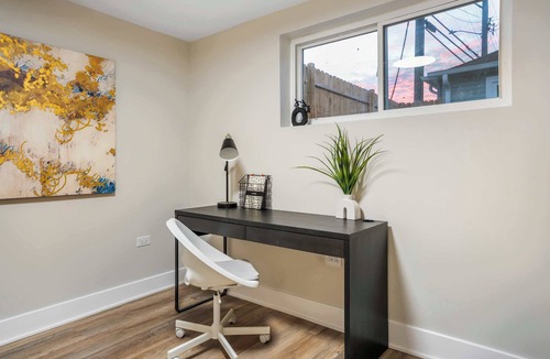 Oak Park House | Elevated Gem - Sleeps 12 - 20 mins to Downtown Chicago
