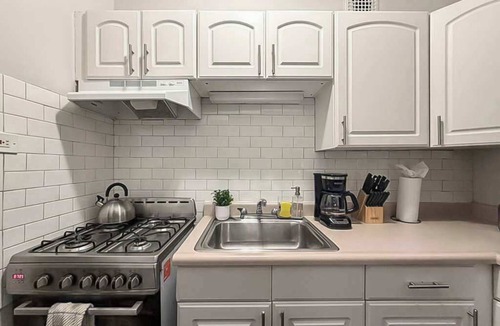 Hyde Park Apartment | Elevated Hyde Park Studio Unit on Dorchester Ave