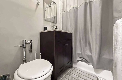 Hyde Park Apartment | Elevated Hyde Park Studio Unit on Dorchester Ave