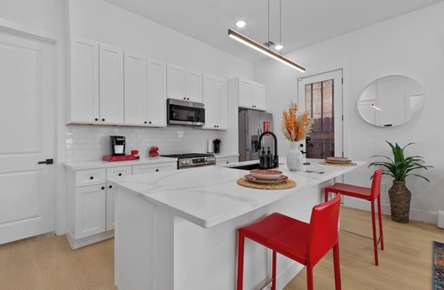 Southeast Houston House | Elevated Luxury 3BR Mins to NRG Med Center Downtown GRB