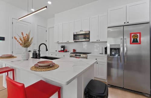 Southeast Houston House | Elevated Luxury 3BR Mins to NRG Med Center Downtown GRB