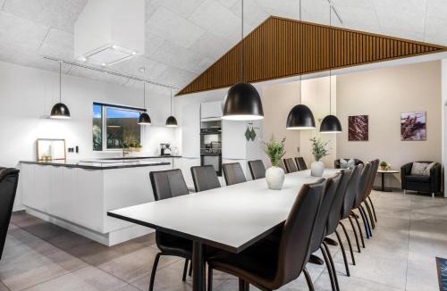 Trans House | Elevated Luxury House With A View Sj991