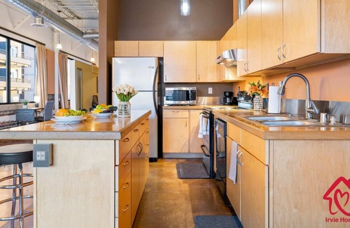 Raynolds Addition Apartment | Elevated Route 66 ABQ Penthouse- An Irvie Home