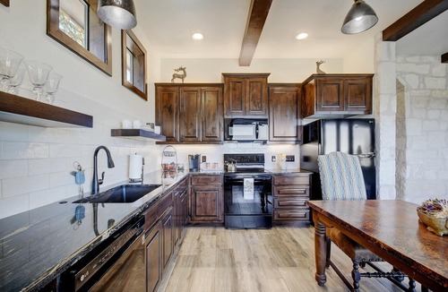 Fischer House | Eleven Eleven Ranch - Professionally Decorated Romantic Getaway w/Great Views!