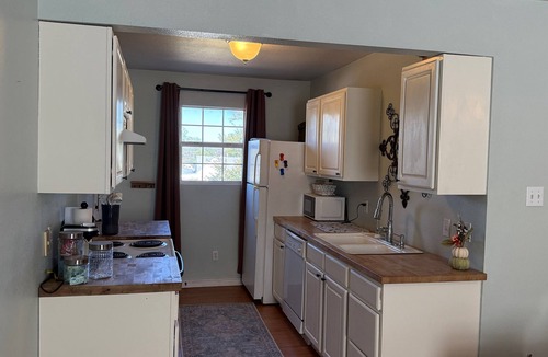 Sayles Blvd. Area House | Eleven South: One - Modern Studio Apartment