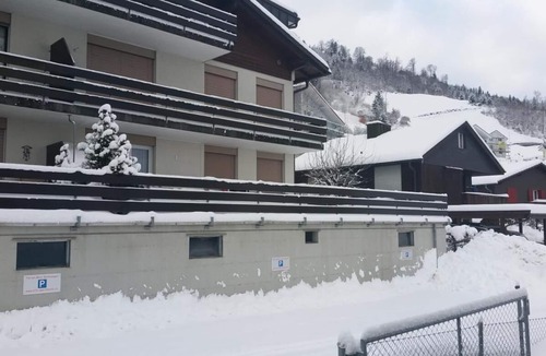 Emmetten Apartment | Elfe - Apartments Three-bedroom Apartment for 6 guests with patio