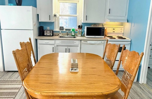 Port Elgin Cottage | Elgin cottages are on prime location for the beach, trails, parks & restaurants.