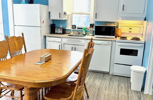 Port Elgin Cottage | Elgin cottages are on prime location for the beach, trails, parks & restaurants.