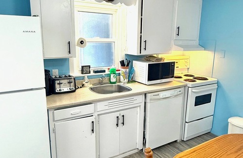 Port Elgin Cottage | Elgin cottages are on prime location for the beach, trails, parks & restaurants.