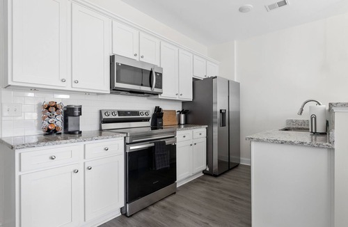 Huntcliff House | Elgin Enclave- Sleeps 6 - 12 min from Fort Jackson - EV Charger & Pet Friendly!