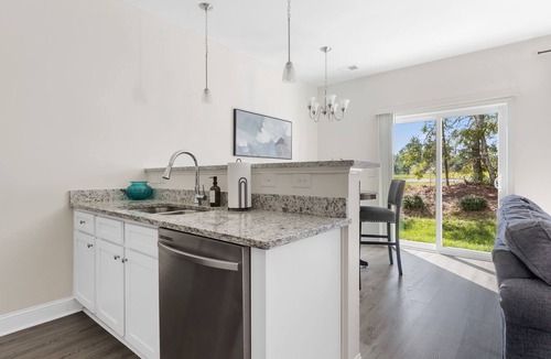 Huntcliff House | Elgin Enclave- Sleeps 6 - 12 min from Fort Jackson - EV Charger & Pet Friendly!