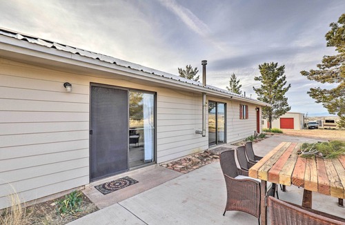 Elgin House | Elgin Home w/Mountain Views ~ 3 Miles to Wineries